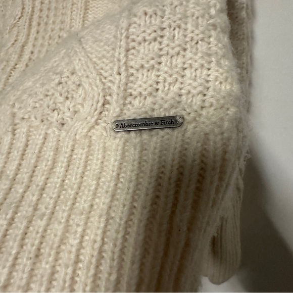 Abercrombie & Fitch Cream Cable Knit Mock Neck Sweater Size Small - Picture 6 of 8